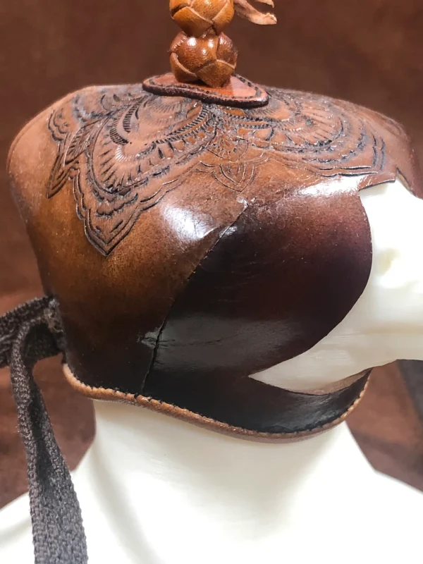 Caperuza angloindia troquelada